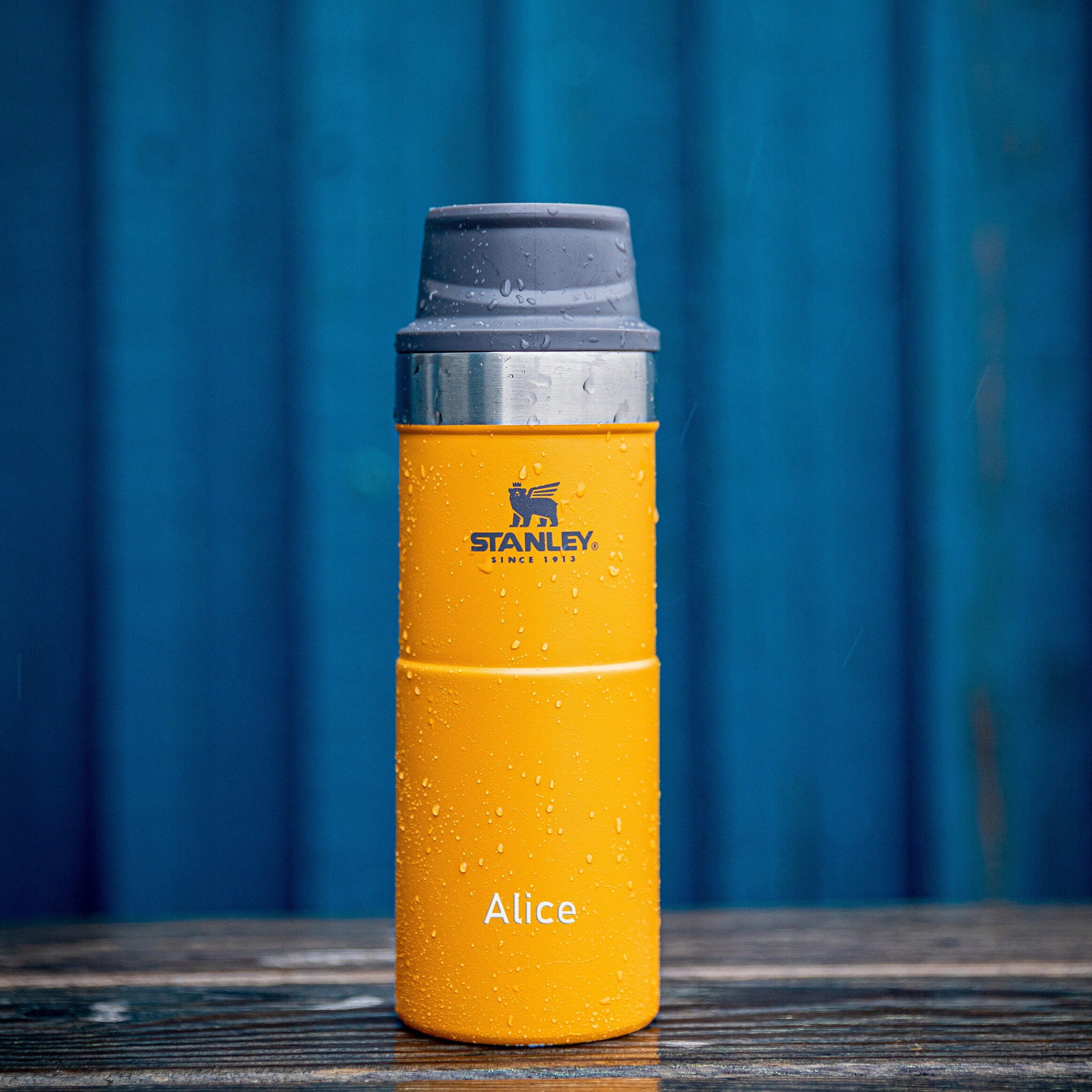 https://www.stanley.no/pub_docs/files/STANLEY_TRAVEL_MUG_TRIGGER_YELLOW_01_11.jpg