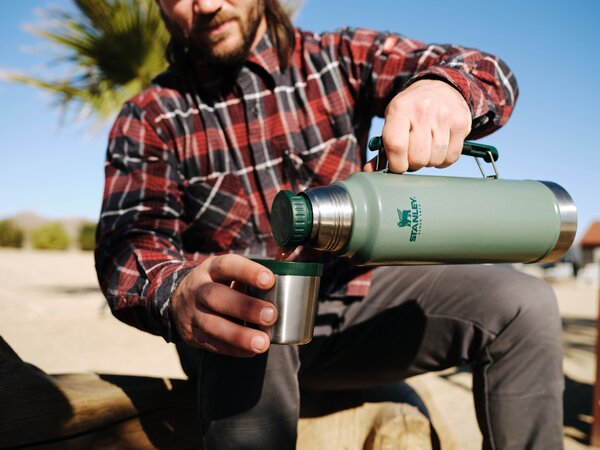 https://www.stanley.no/pub_docs/files/Web_PNG-20210226_Stan_Camping_Coffee_0319.png